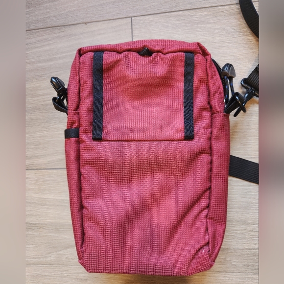 Mountain Equipment Co-op crossbody bag - Picture 5 of 6